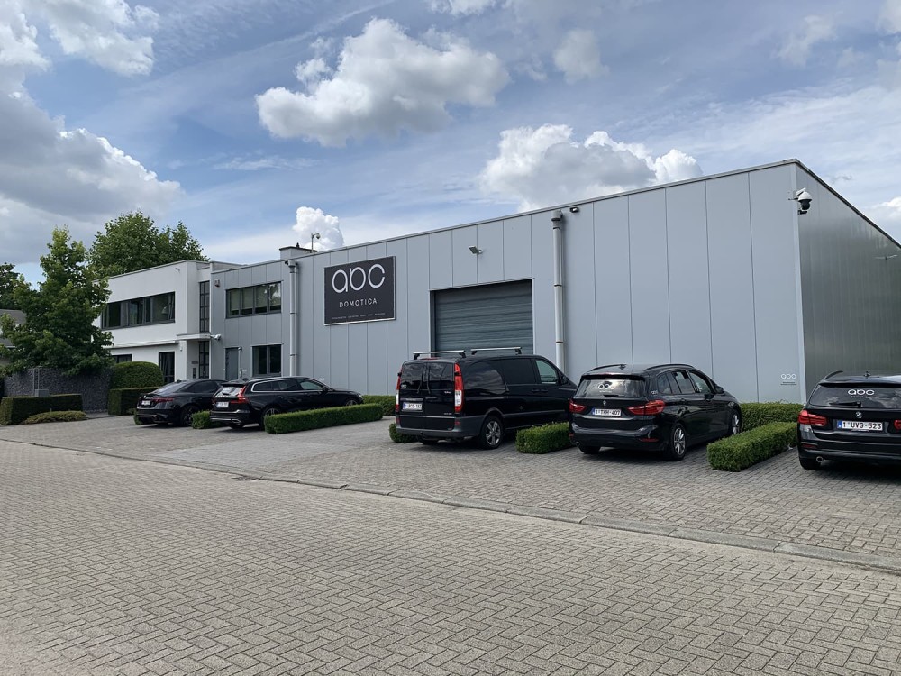 Een buitenaanzicht van de ABC - Domotica kantoren in Schoten (België)